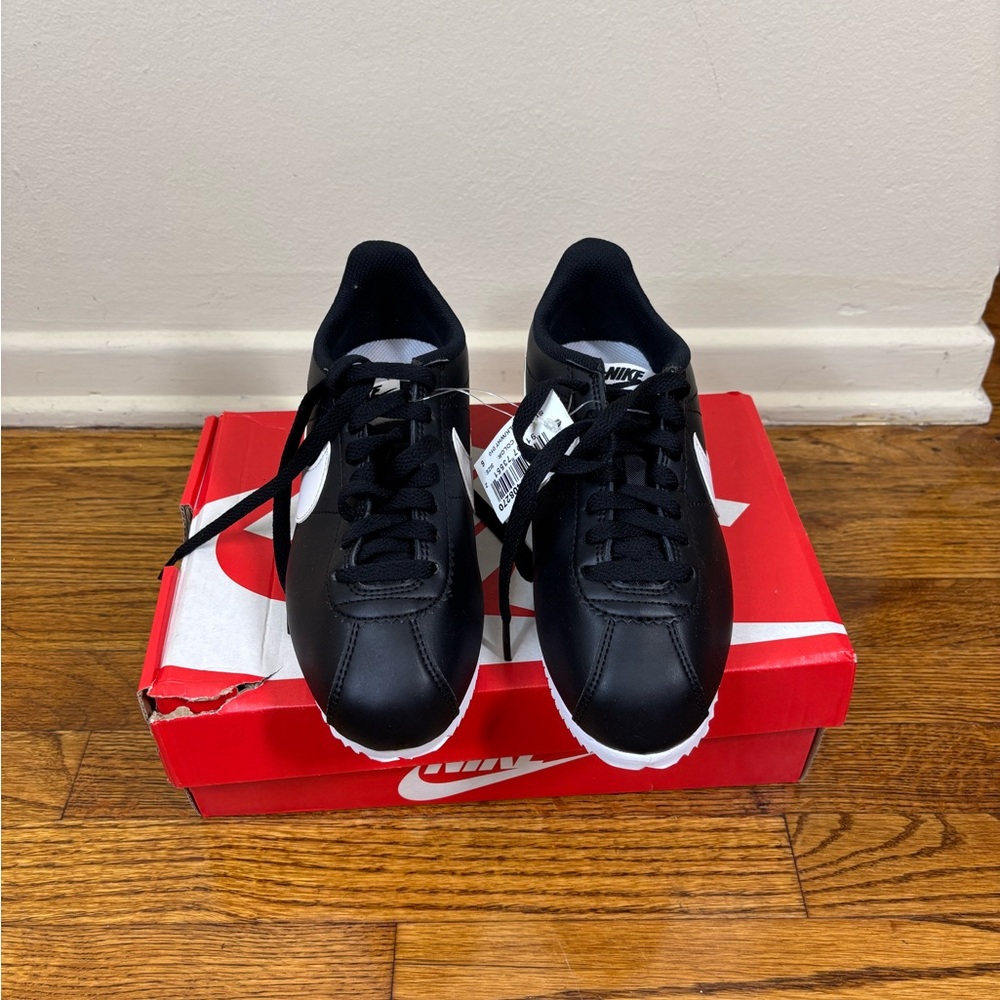 Nike Classic Cortez Sneakers Womens Size 6 Black White Shoes 2018